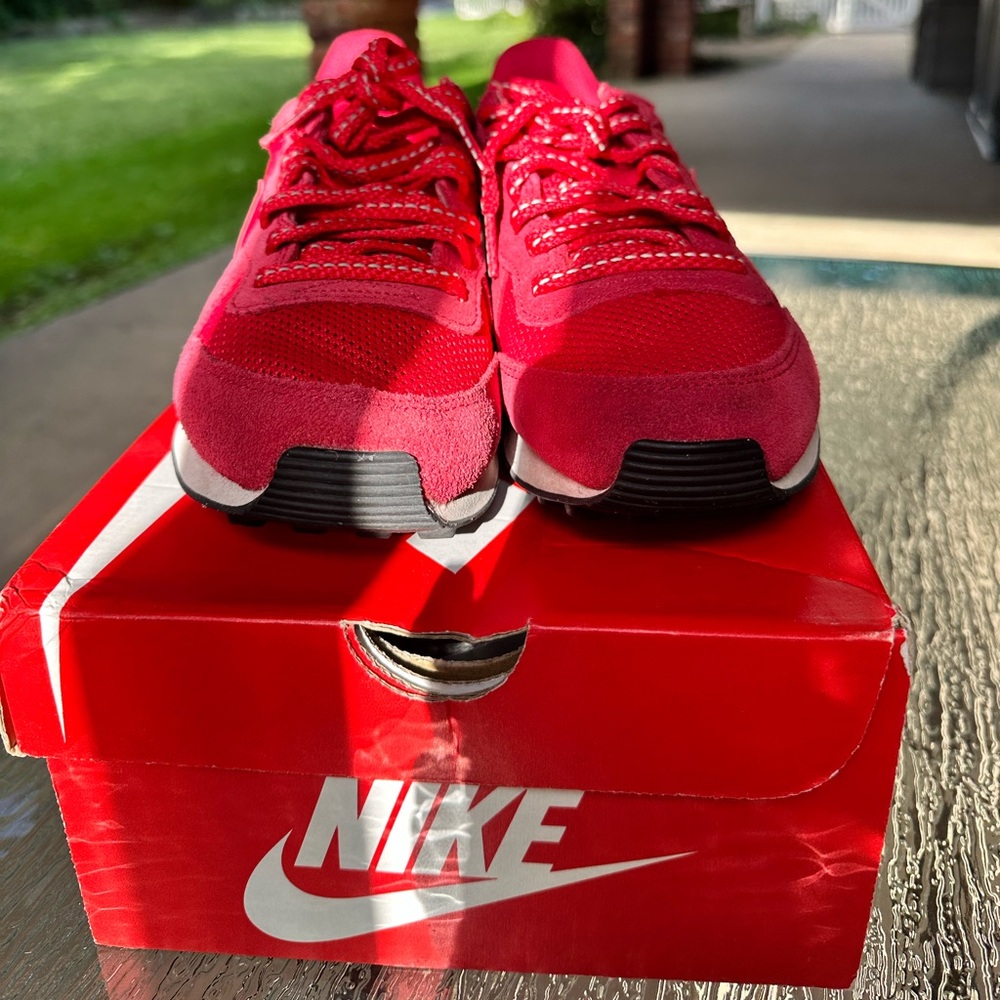 Women International Nike Shoes. Size 7.5. Used Once. Looks New.